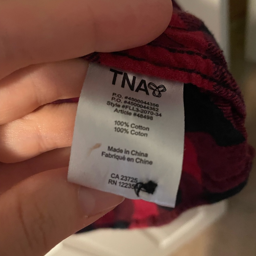 Aritzia TNA Hooded Buffalo Plaid Flannel Shirt M Red - Picture 5 of 5